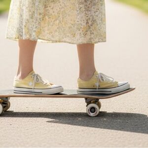 Converse All Star Yellow Polka Dot Low-Top Sneakers – Star Detail – Gently Used